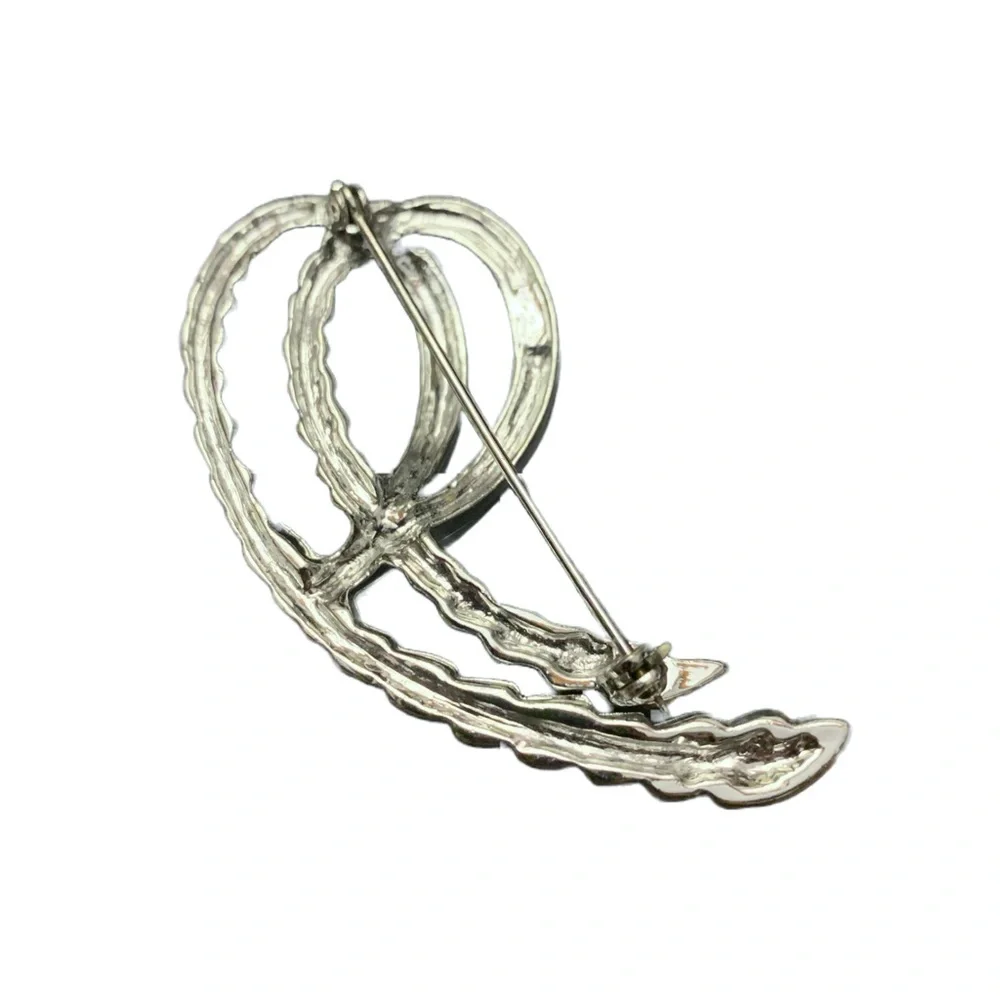 SILVER TONE VINTAGE 1980'S DOUBLE SWOOSH BROOCH